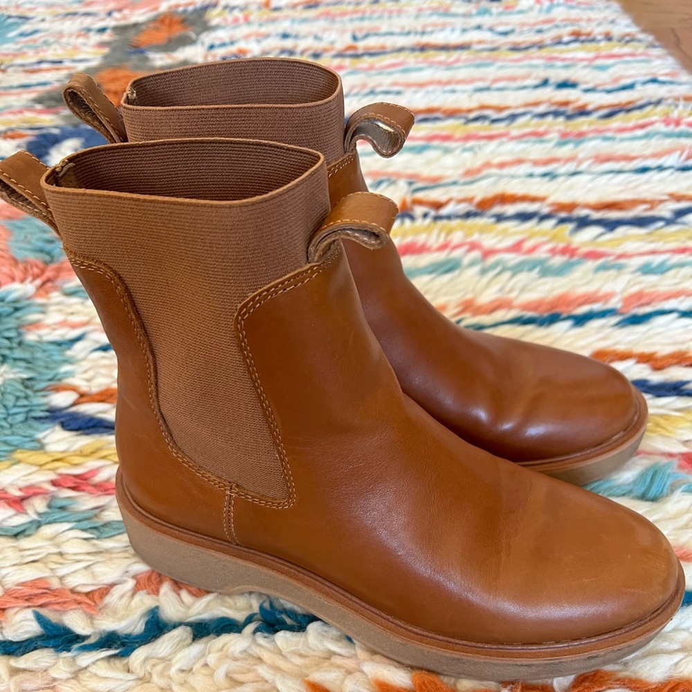 Madewell The Camryn Chelsea Boot in English Saddle Leather Cognac 8-8.5